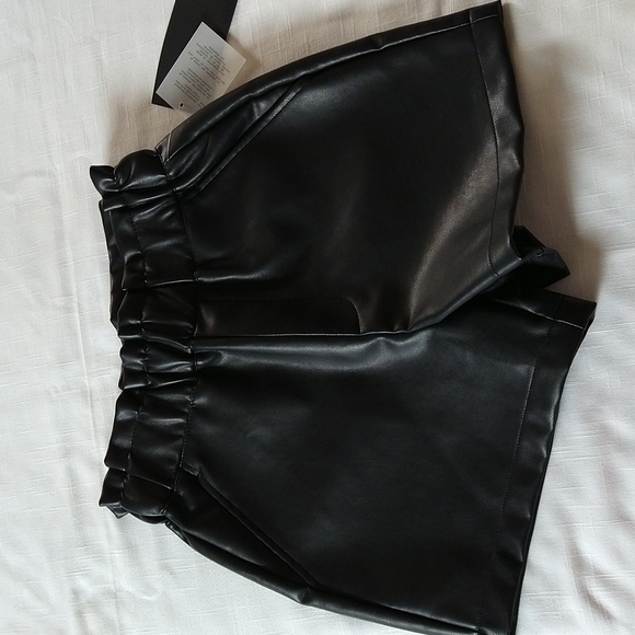 Black faux leather shorts paper bag size Xsmall - Picture 7 of 17